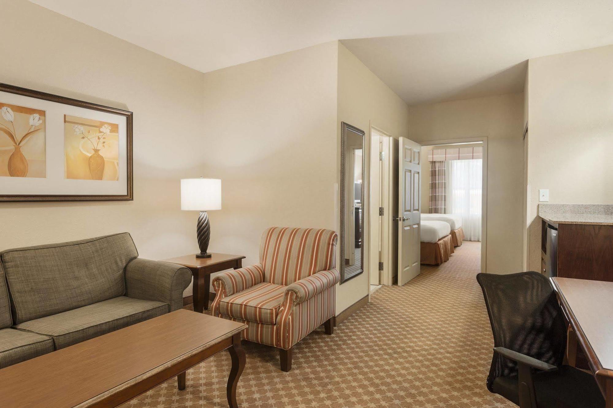 Clarion Pointe Columbus-Bradley Park Hotel Luaran gambar