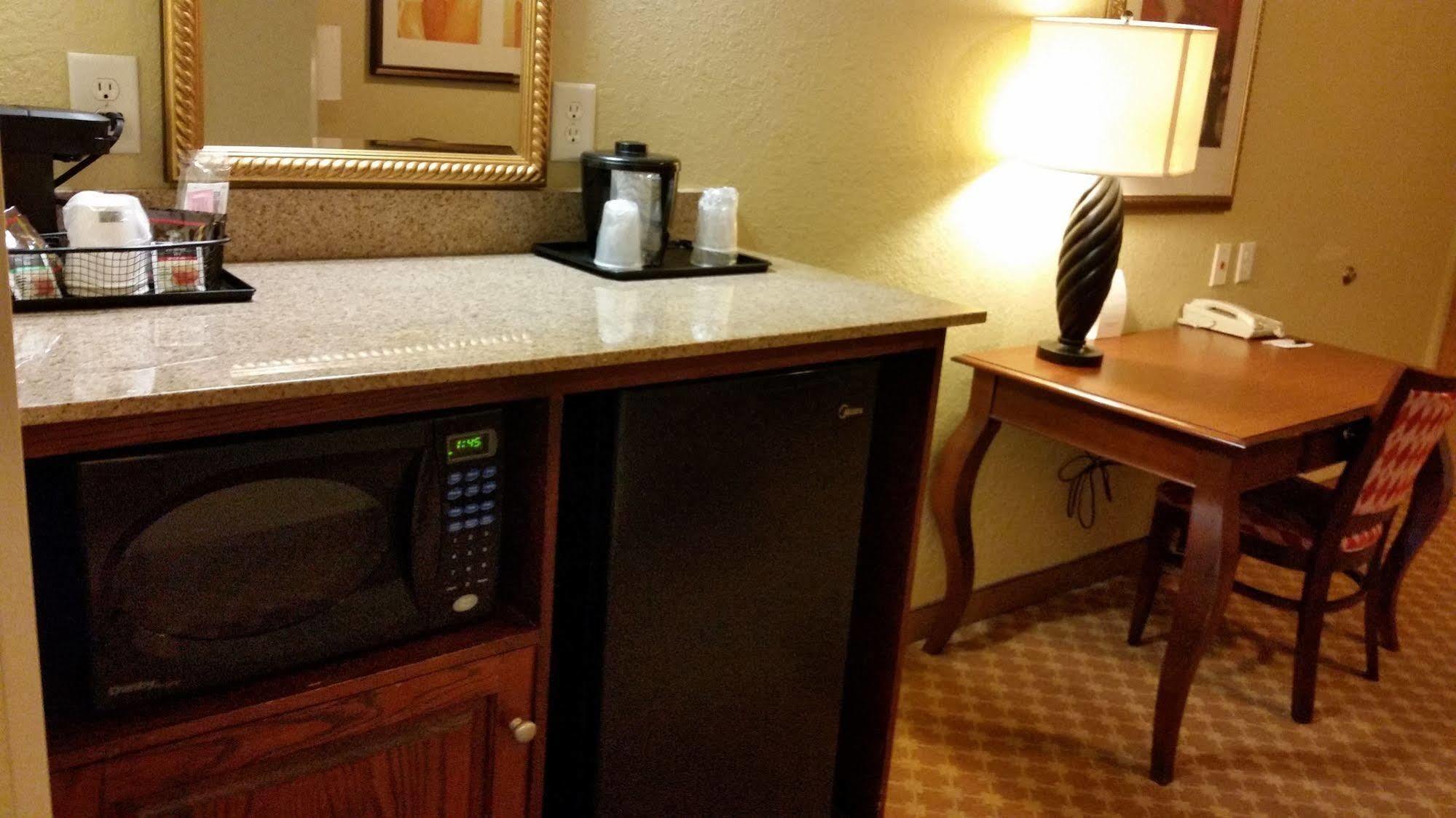 Clarion Pointe Columbus-Bradley Park Hotel Luaran gambar