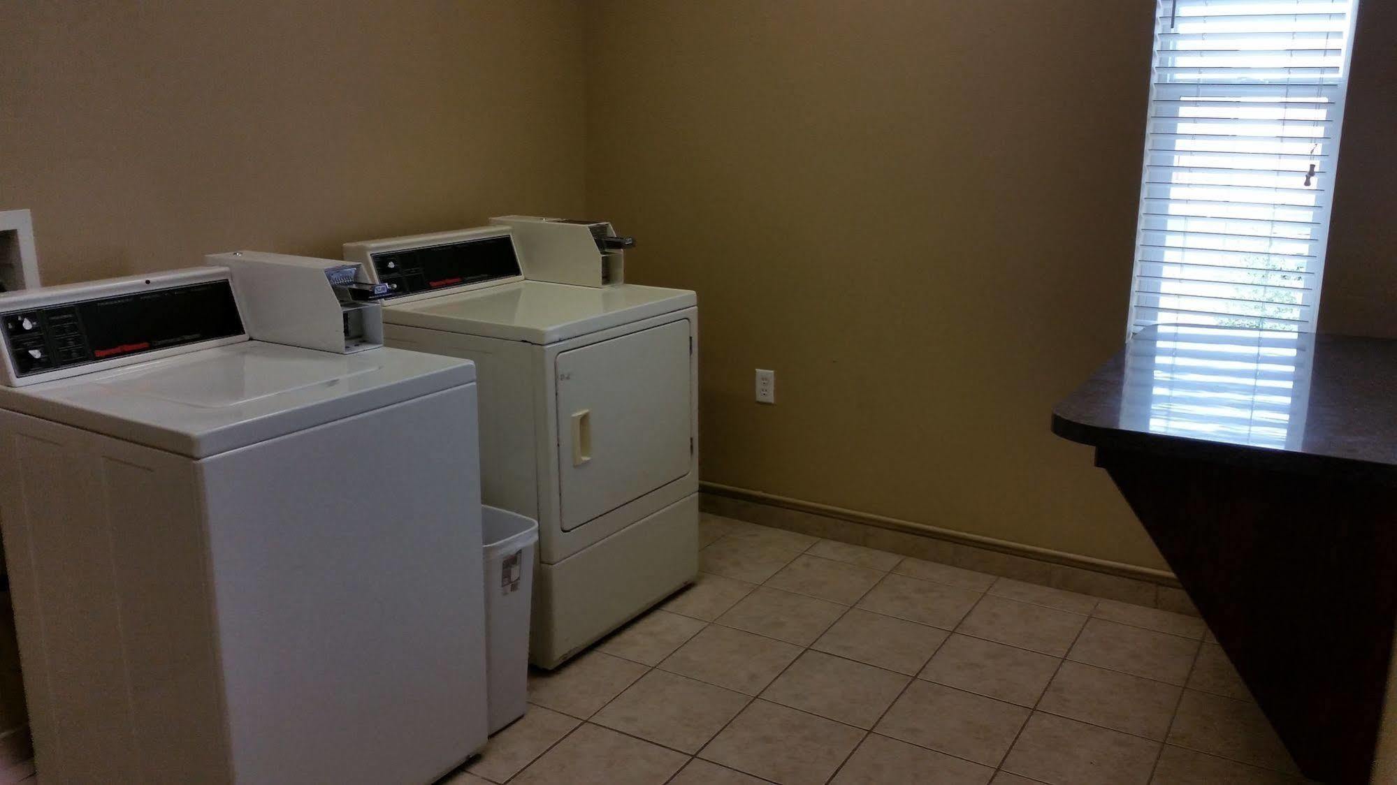 Clarion Pointe Columbus-Bradley Park Hotel Luaran gambar