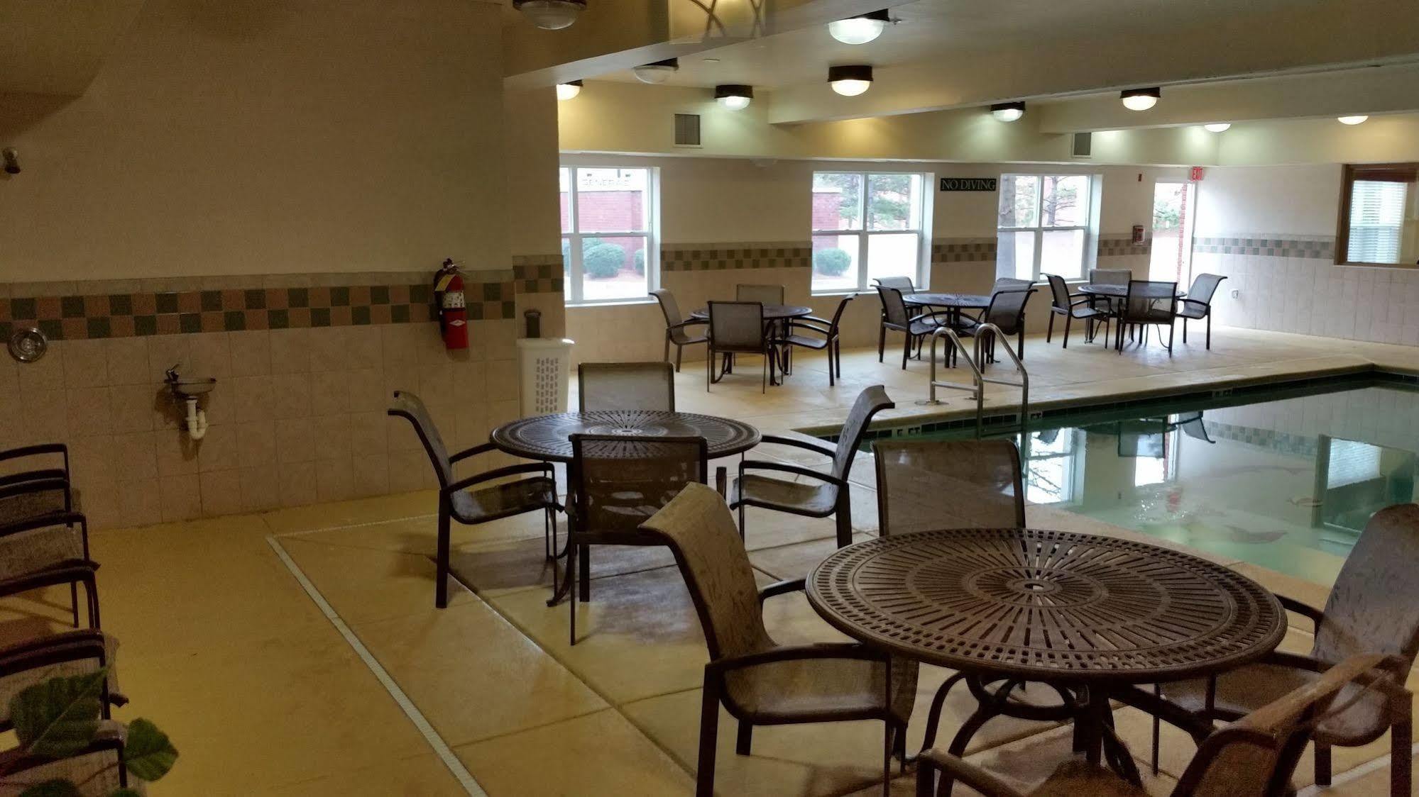 Clarion Pointe Columbus-Bradley Park Hotel Luaran gambar